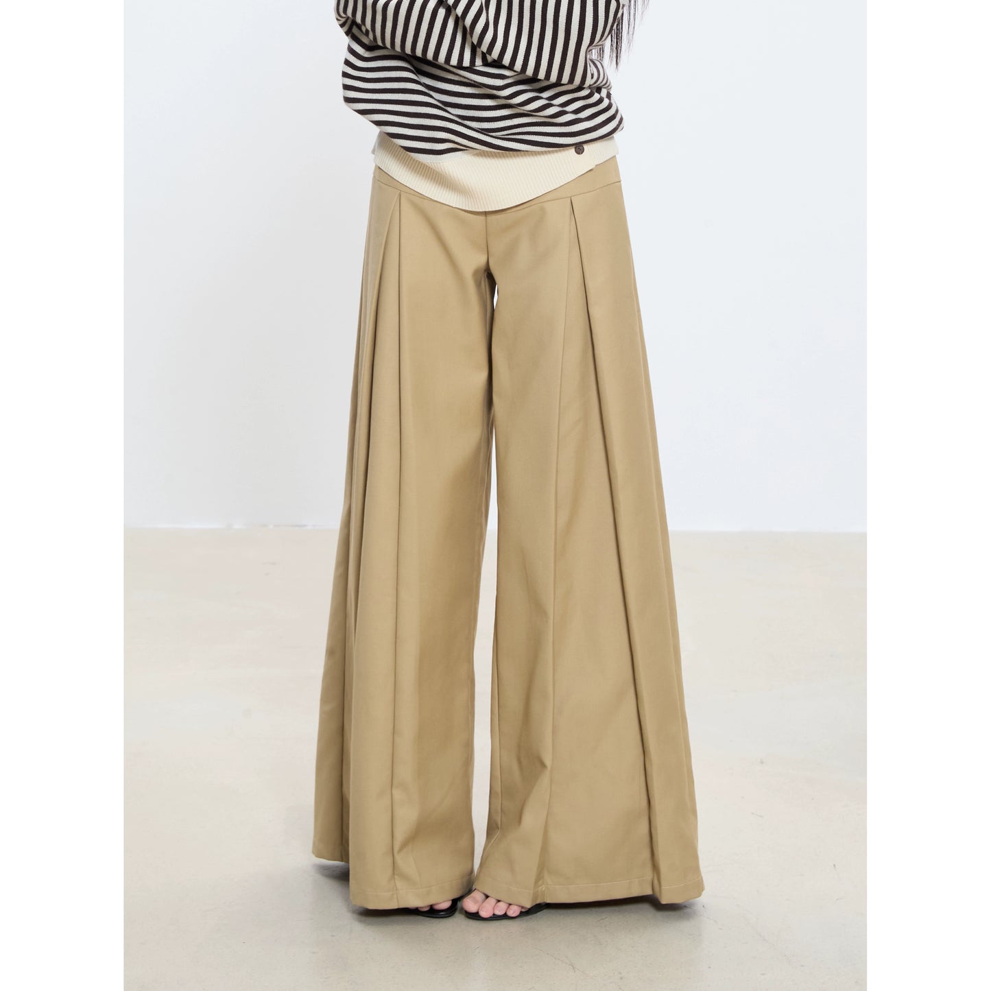 Cleo High-Waist Pleated Pants