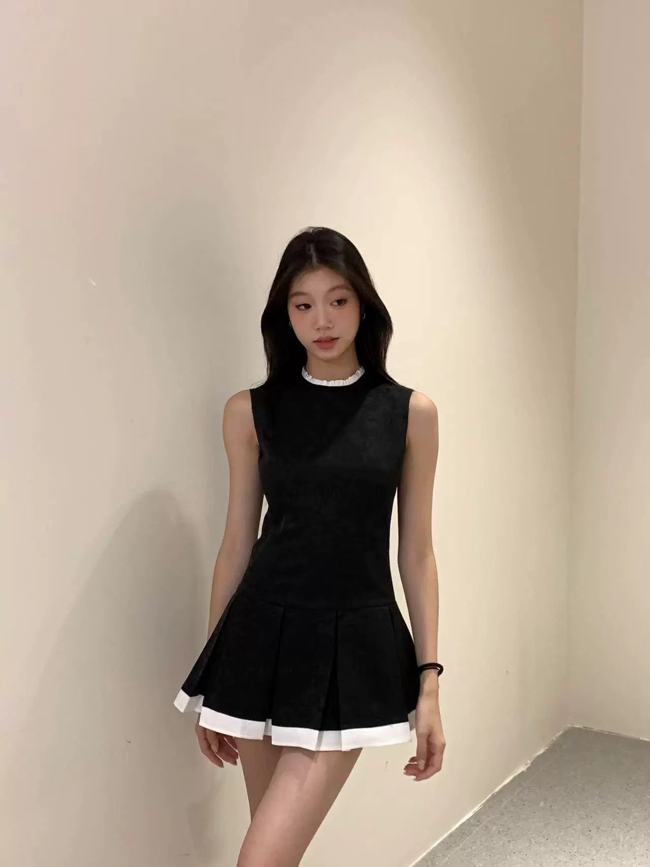 Clara Contrast-Trim Pleated Dress