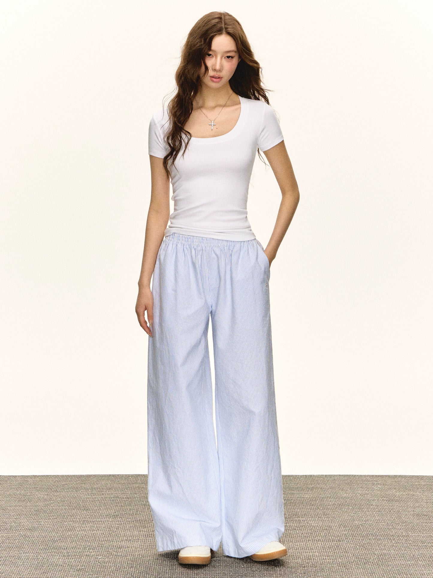 Anahi Low Rise Wide Leg Pants